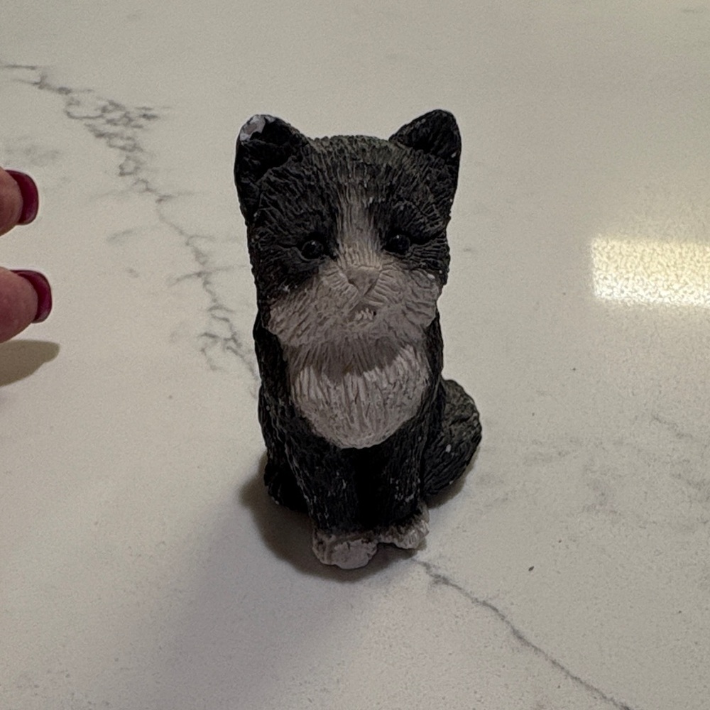 Set of Three Cat Figurines - Picture 7 of 9